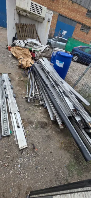 Puertas de camión de atrás y  la terales