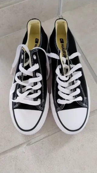 Zapatillas John Smith negras y blancas 