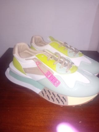 Scarpe da ginnastica verdi e bianche