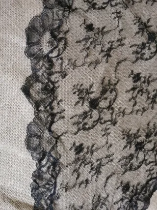 Mantilla   antigua  de encaje negro