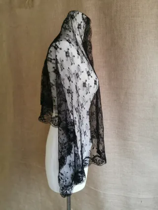 Mantilla   antigua  de encaje negro