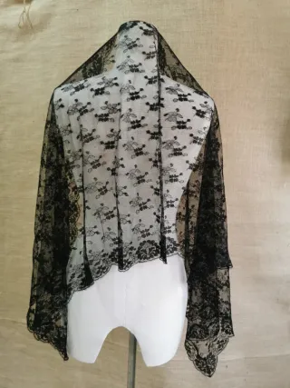 Mantilla   antigua  de encaje negro