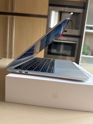 MacBook Air M4 512GB 16RAM 2025 Plata APPLE CARE
