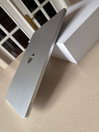 MacBook Air M4 512GB 16RAM 2025 Plata APPLE CARE