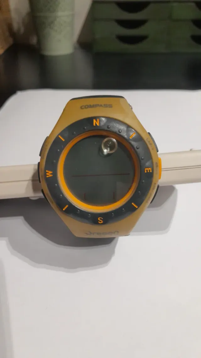 Reloj Oregon Scientific Compass