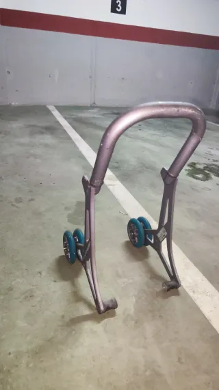 Caballete moto con ruedas