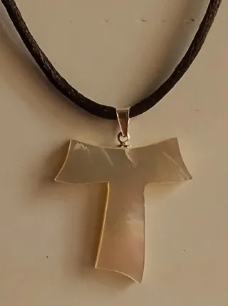 Croce Tau Madreperla Bianca