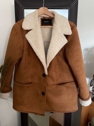 Chaqueta Stradivarius efecto ante forrada