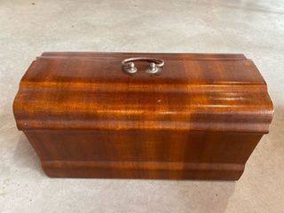 Tapa caja máquina coser Alfa con llave