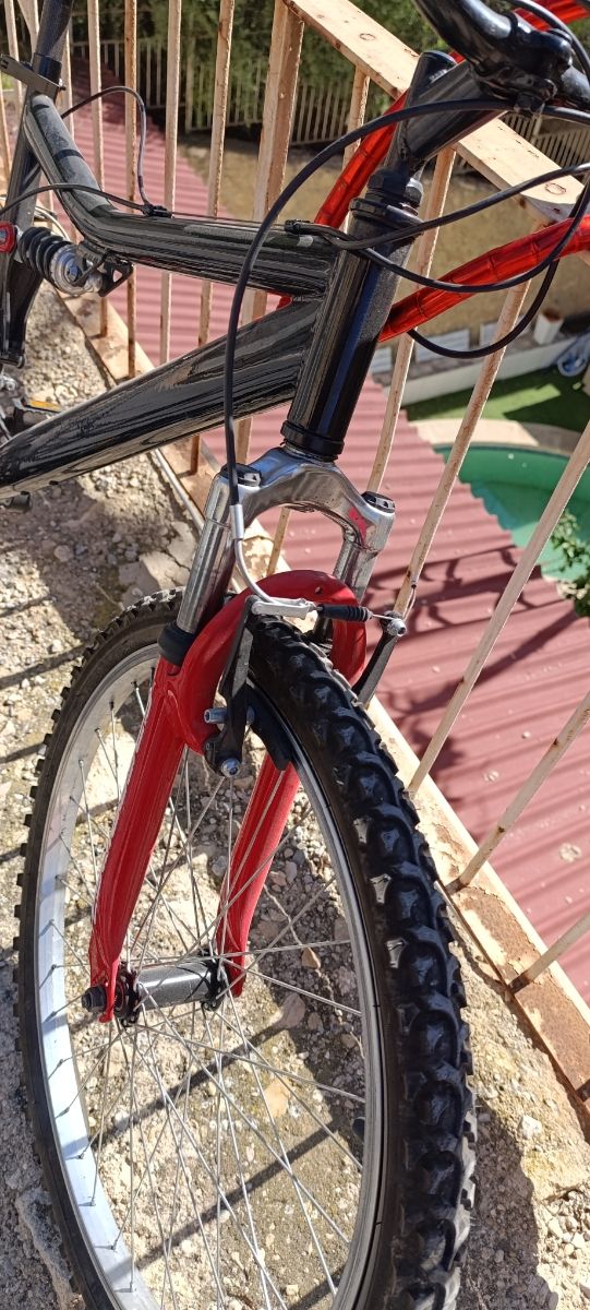 Bicicleta Montaña Negra y Roja 20 pulgadas.