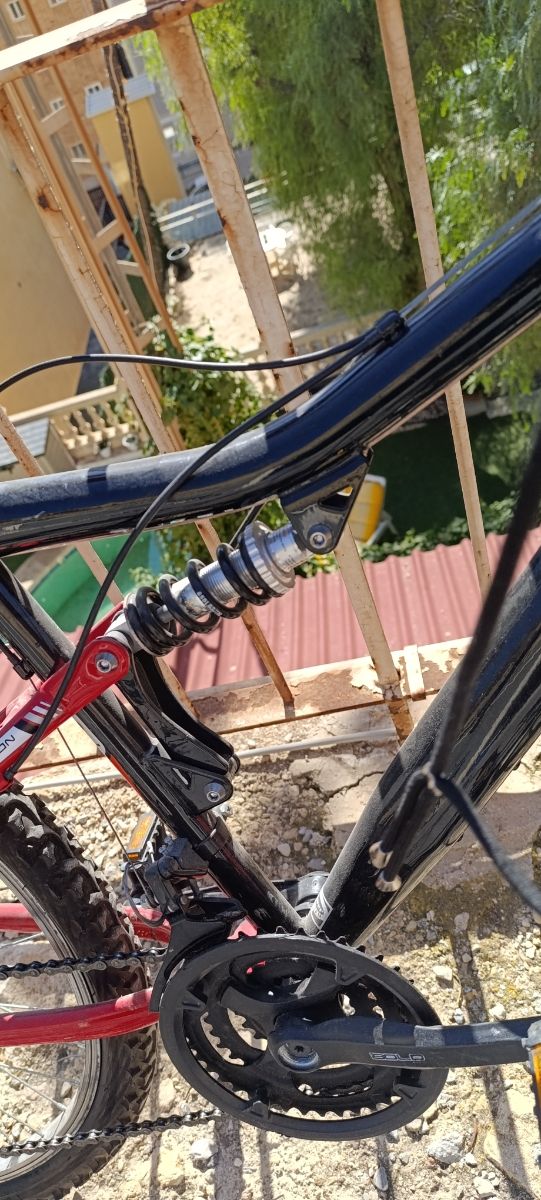 Bicicleta Montaña Negra y Roja 20 pulgadas.