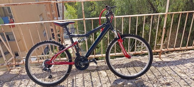 Bicicleta Montaña Negra y Roja 20 pulgadas.