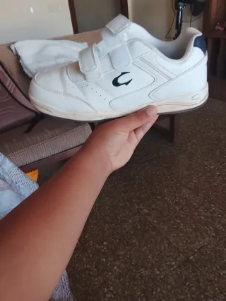 Zapatos blancos para niños