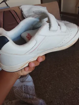 Zapatos blancos para niños