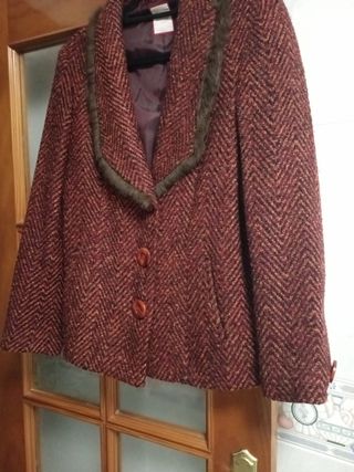 Chaqueta jaspeada roja y marrón