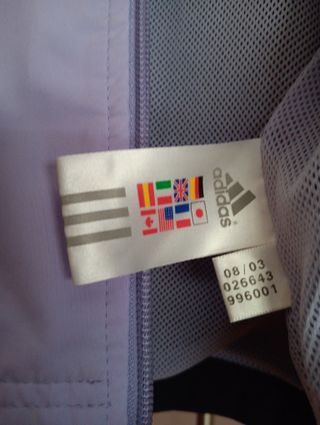 Chaqueta deportiva Adidas morada y negra