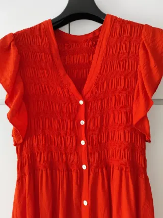 Vestido rojo largo con botones