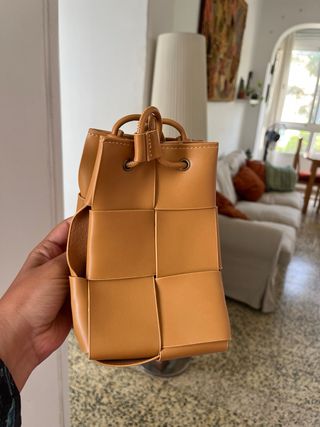 Bolso de mano tejido marrón (camel)