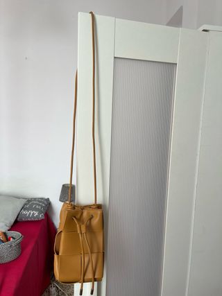 Bolso de mano tejido marrón (camel)