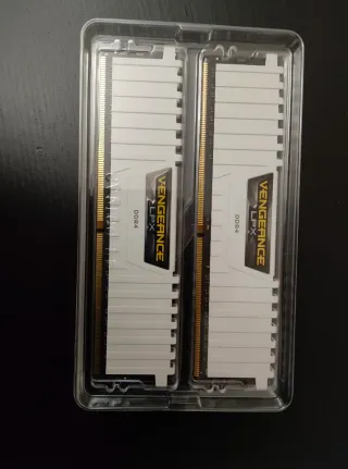 2x8GB DDR4 3000MHz Corsair Vengeance LPX