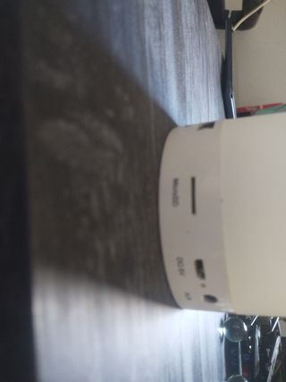 Altavoz LED multicolor y blanco