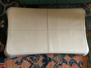Tabla Wii Fit Plus Nintendo con funda de silicona 
