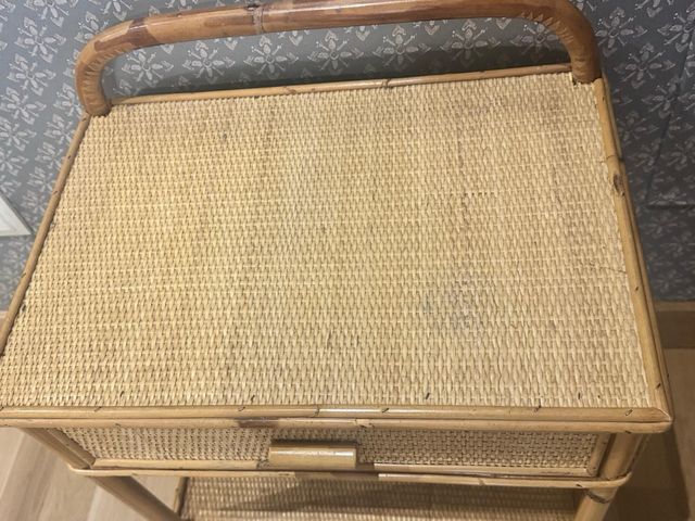 Comodino in vimini/rattan