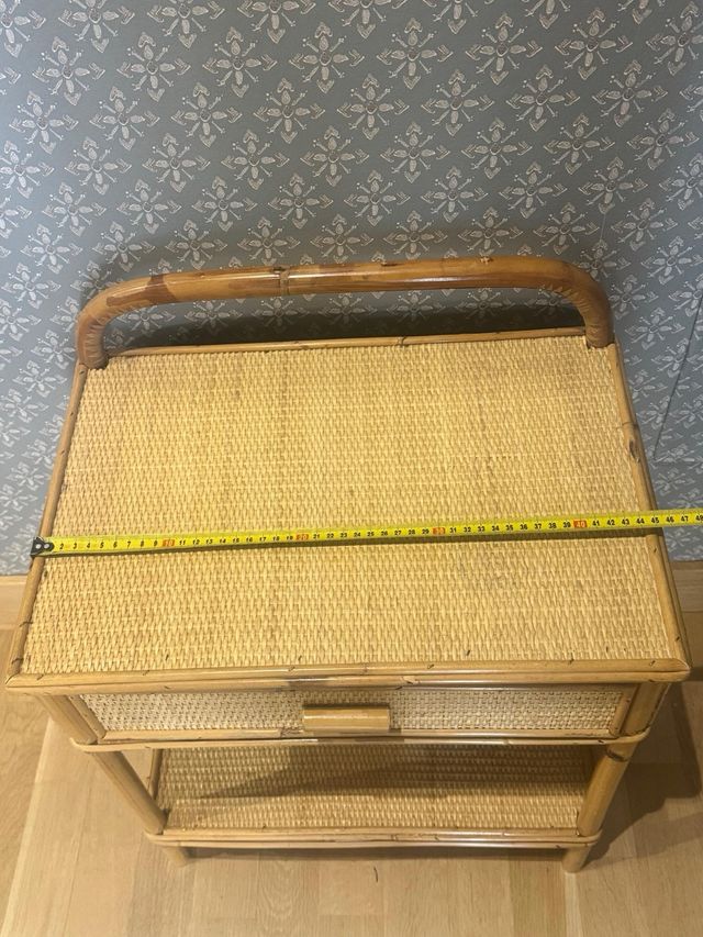 Comodino in vimini/rattan