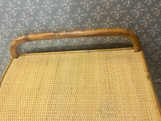 Comodino in vimini/rattan