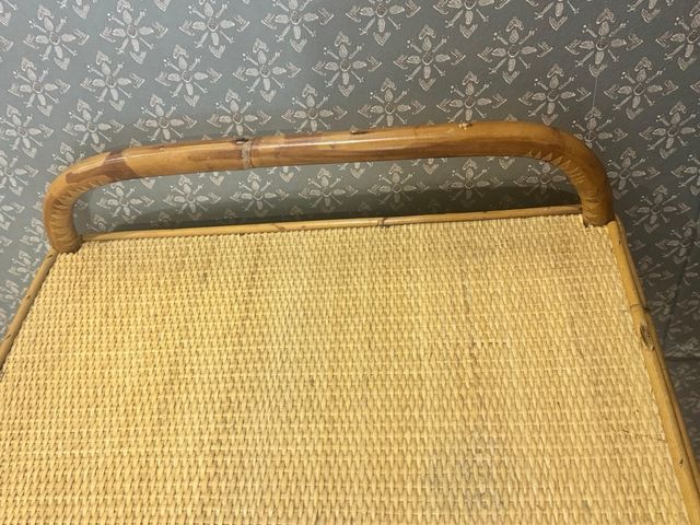 Comodino in vimini/rattan