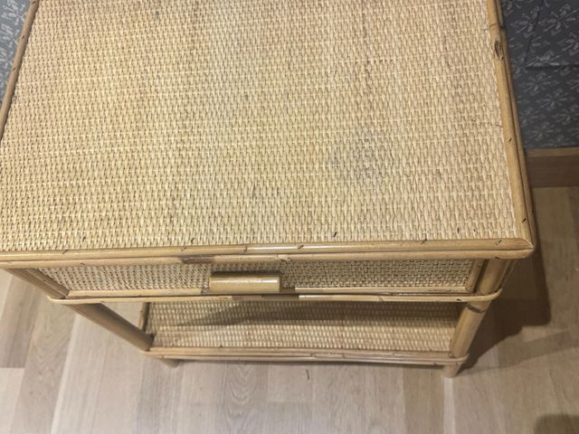 Comodino in vimini/rattan