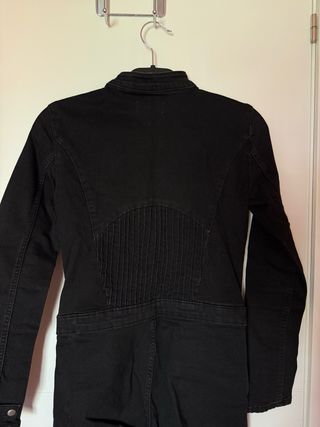 Mono vaquero negro Zara