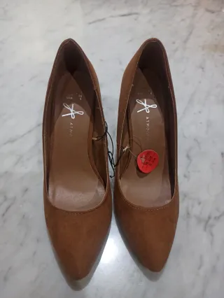 Zapatos de salón ante marrón