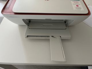 Impresora HP Multifunción Naranja y Blanca
