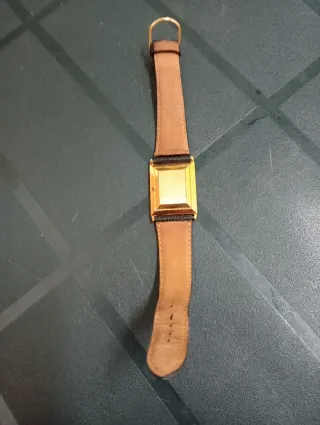 Reloj Rectangular Dorado Correa Marrón