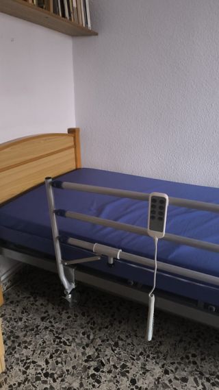 Cama articulada con colchón ortopédico
