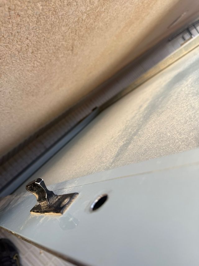 Puerta de aluminio con marco