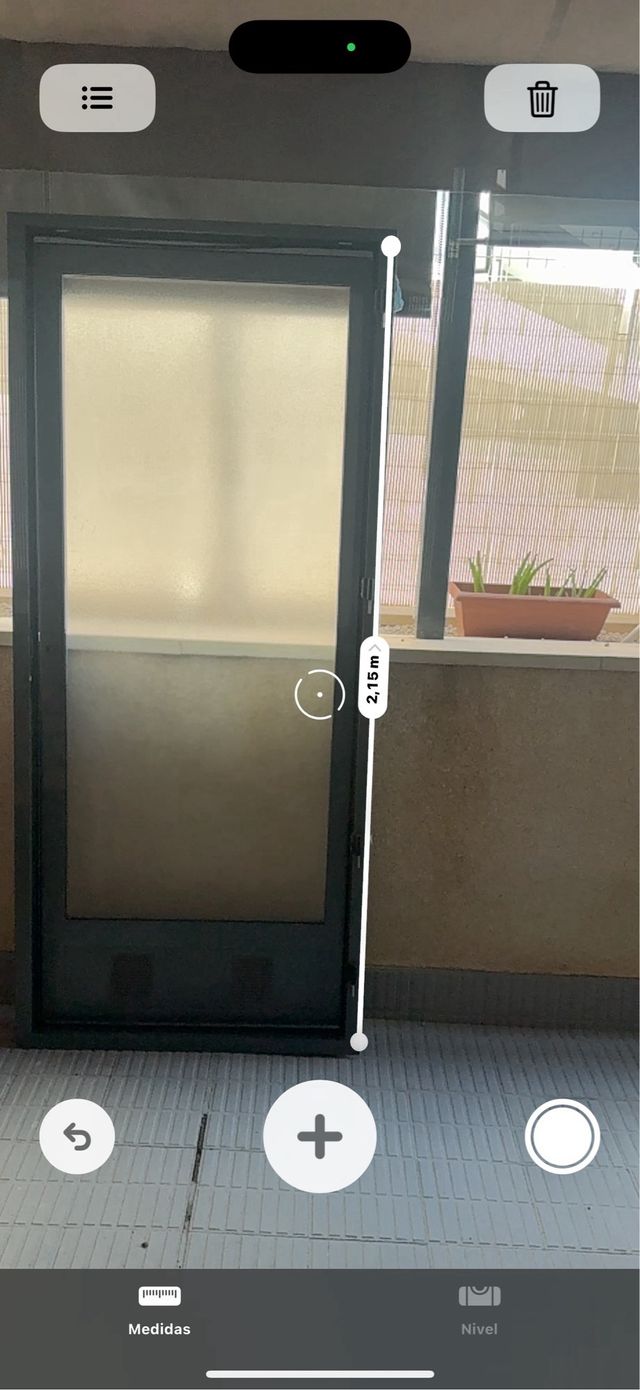 Puerta de aluminio con marco