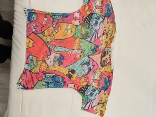 Camiseta de mujer con estampado de gatos