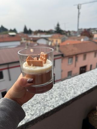 Candela cioccolata, panna e scaglie di cioccolato