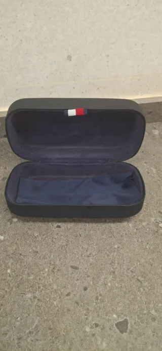 Estuche Tommy Hilfiger
nuevo estrenar.
