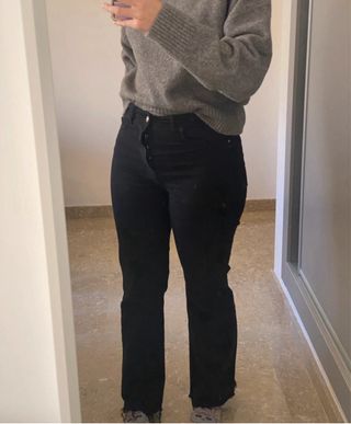Pantalón vaquero negro flare Stradivarius