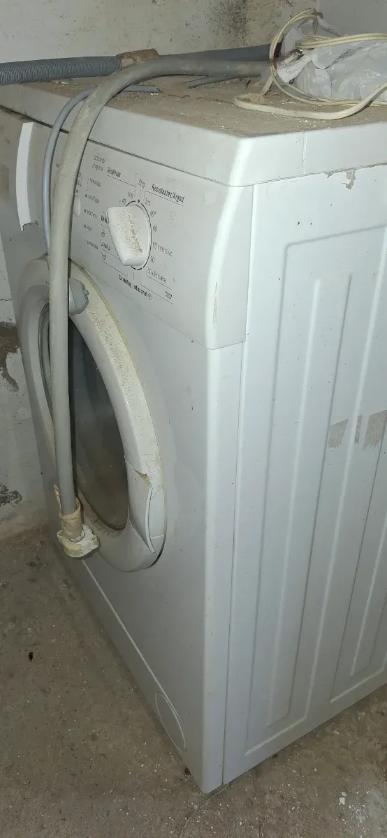 REGALO  Nevera  lavadora NO FUNCIONAN para piezas