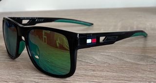 Gafas de sol Tommy Hilfiger negras y verdes