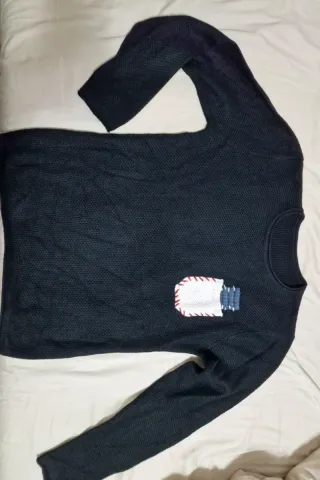 Maglione nero con toppa