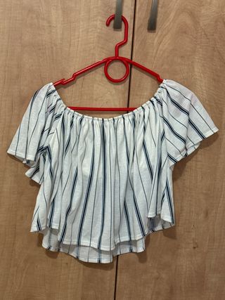 Blusa blanca y azul con rayas