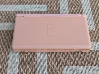 Nintendo DS Lite Rosa + Cargador + Juego