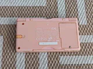 Nintendo DS Lite Rosa + Cargador + Juego
