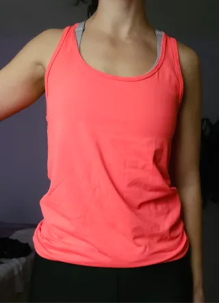 Camiseta deportiva Decathlon rosa tirantes