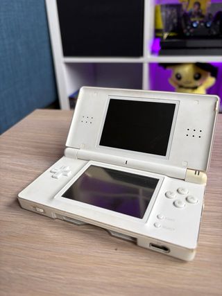Nintendo DS Lite Blanca +
Lápiz Original Azul